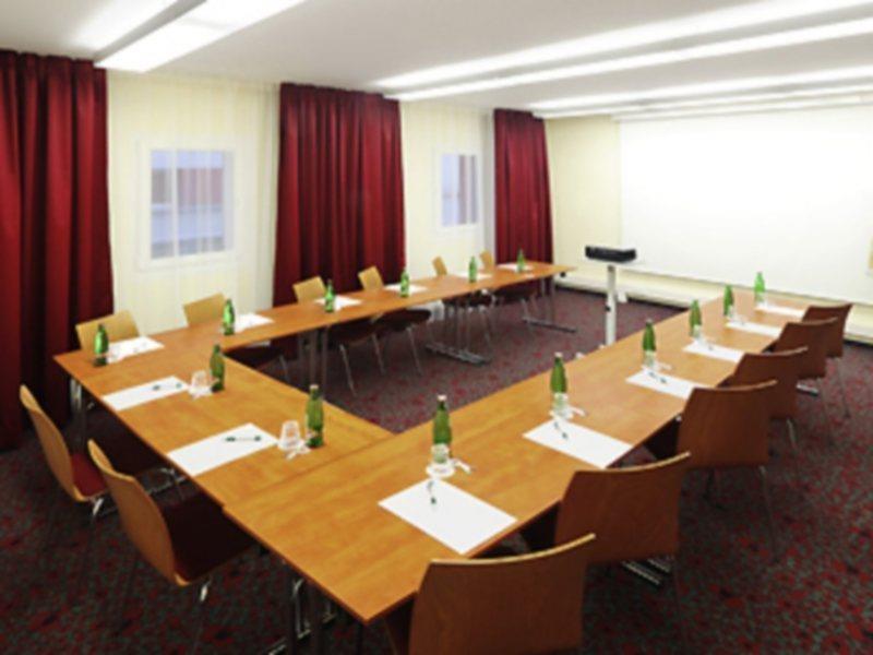Hotel Ibis Old Town 3*