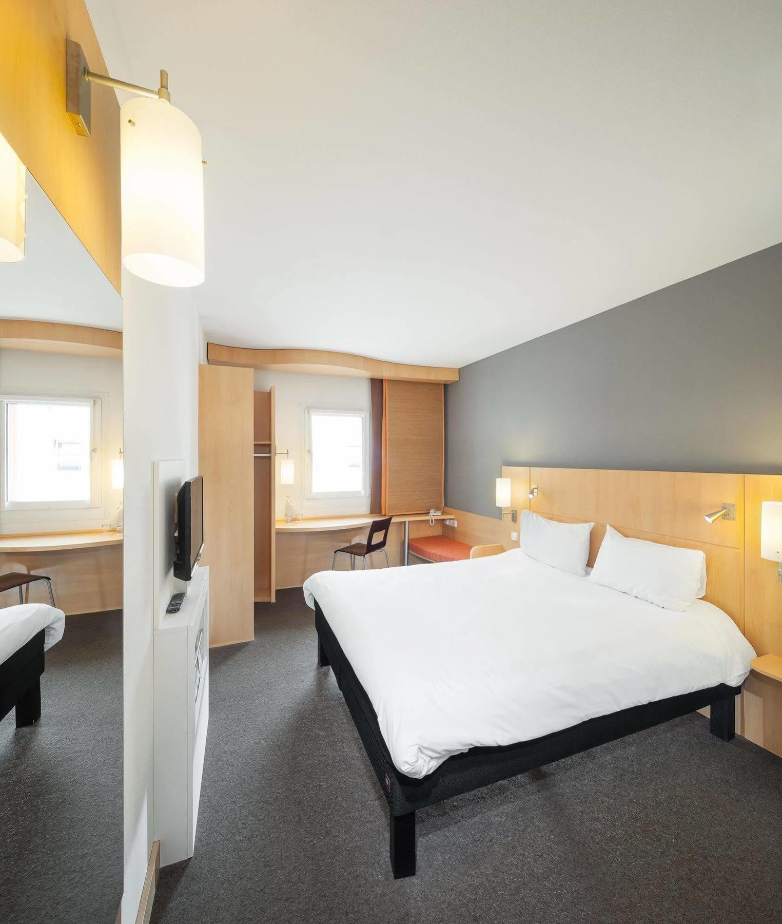 Ibis Old Town 3*